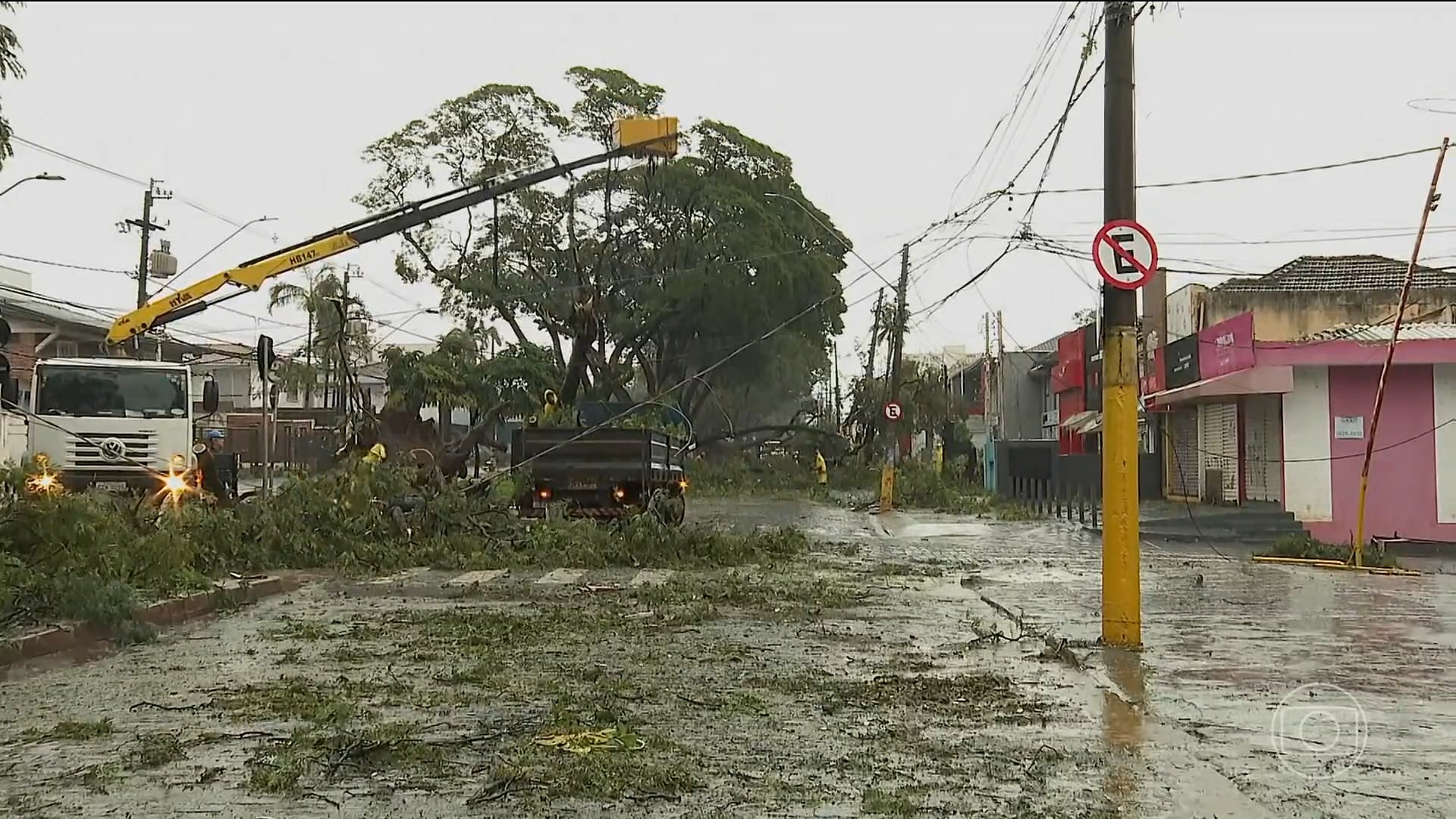 Tempestade com ventos de 120 km/h mata homem de 75 anos e deixa rastro de destruição no interior de São Paulo