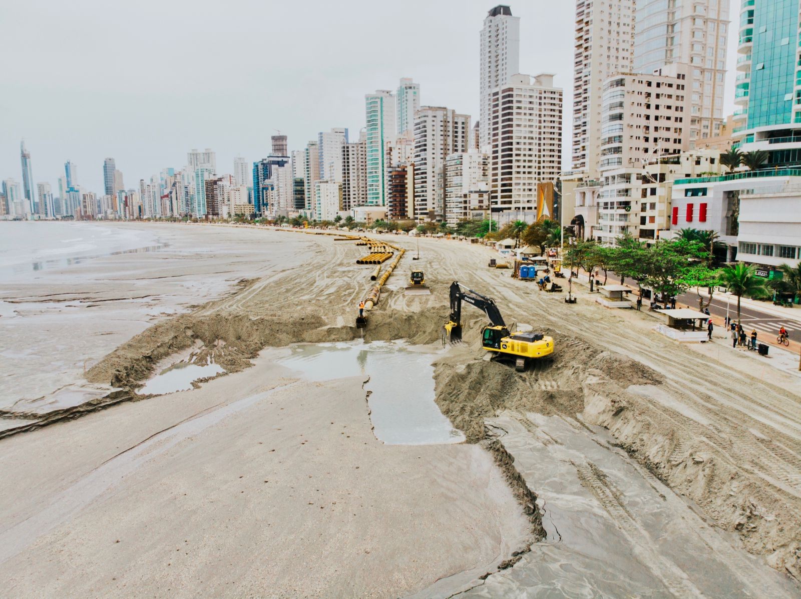 Aumento de obras de alargamento nas praias de SC faz TCE criar norma sobre licitações; entenda