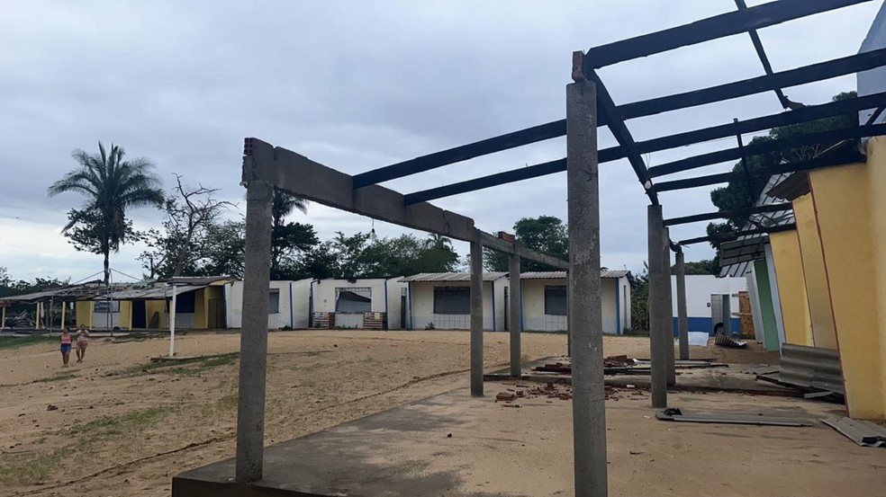 Barracas são atingidas durante chuva forte em Palmeirante  Foto: Secretaria de Meio Ambiente de Palmeirante/Divulgação