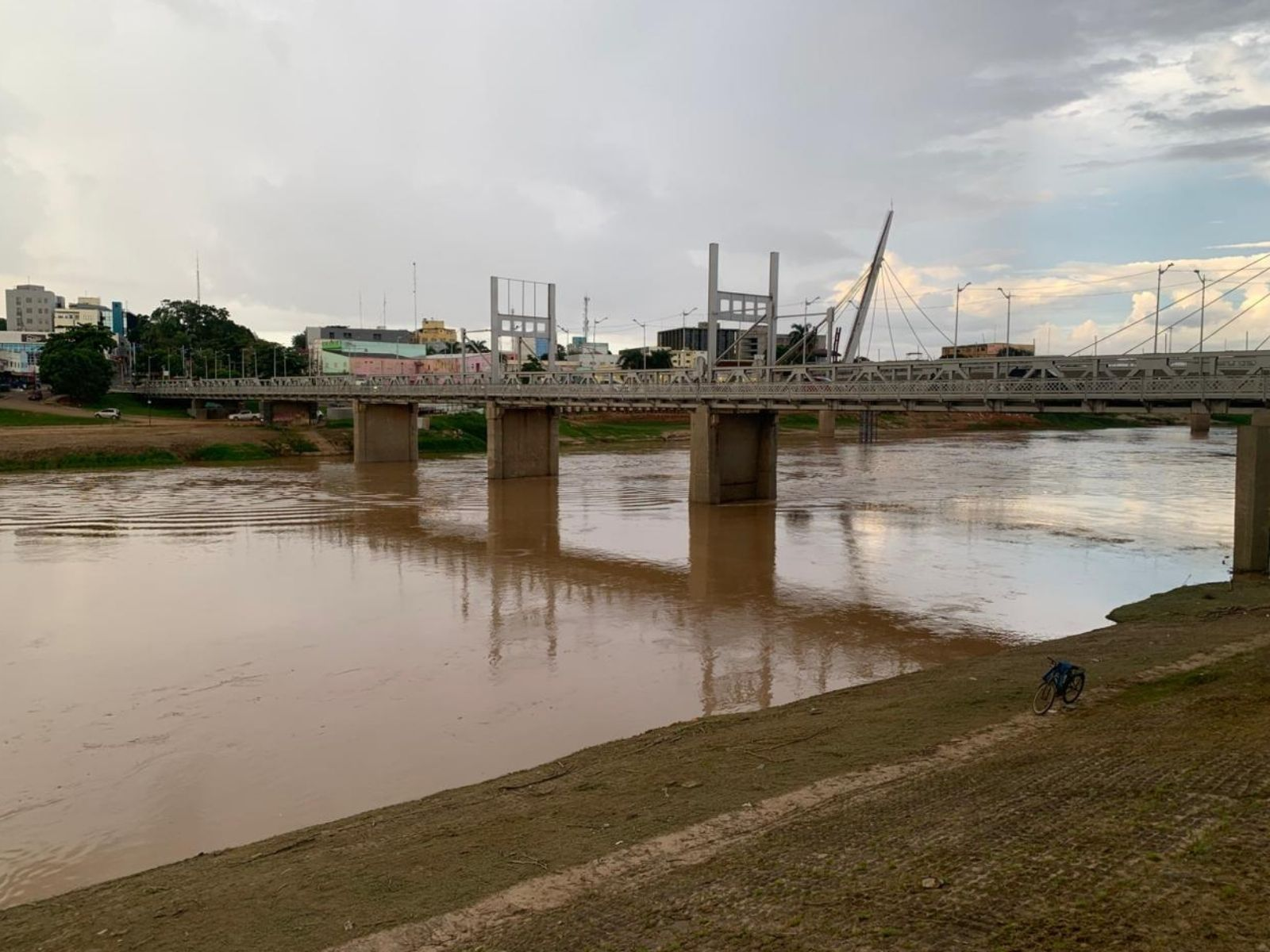 Quase um mês abaixo dos 10 metros, Rio Acre ultrapassa cota de atenção na capital