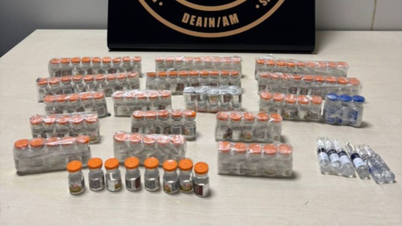 PF prende dois homens com mais de 130 ampolas para emagrecimento no Aeroporto de Manaus