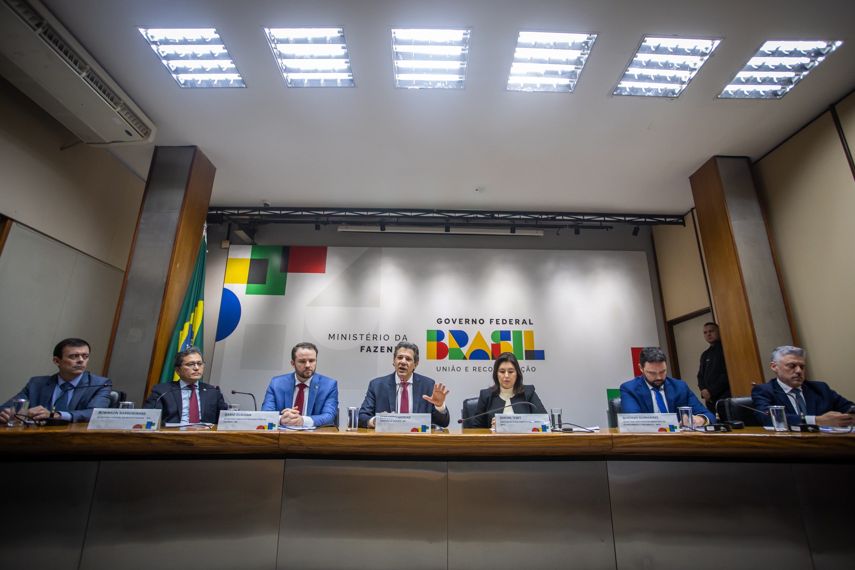 Alta no IOF pode colocar pressão sobre o dólar, concordam equipe econômica e mercado financeiro