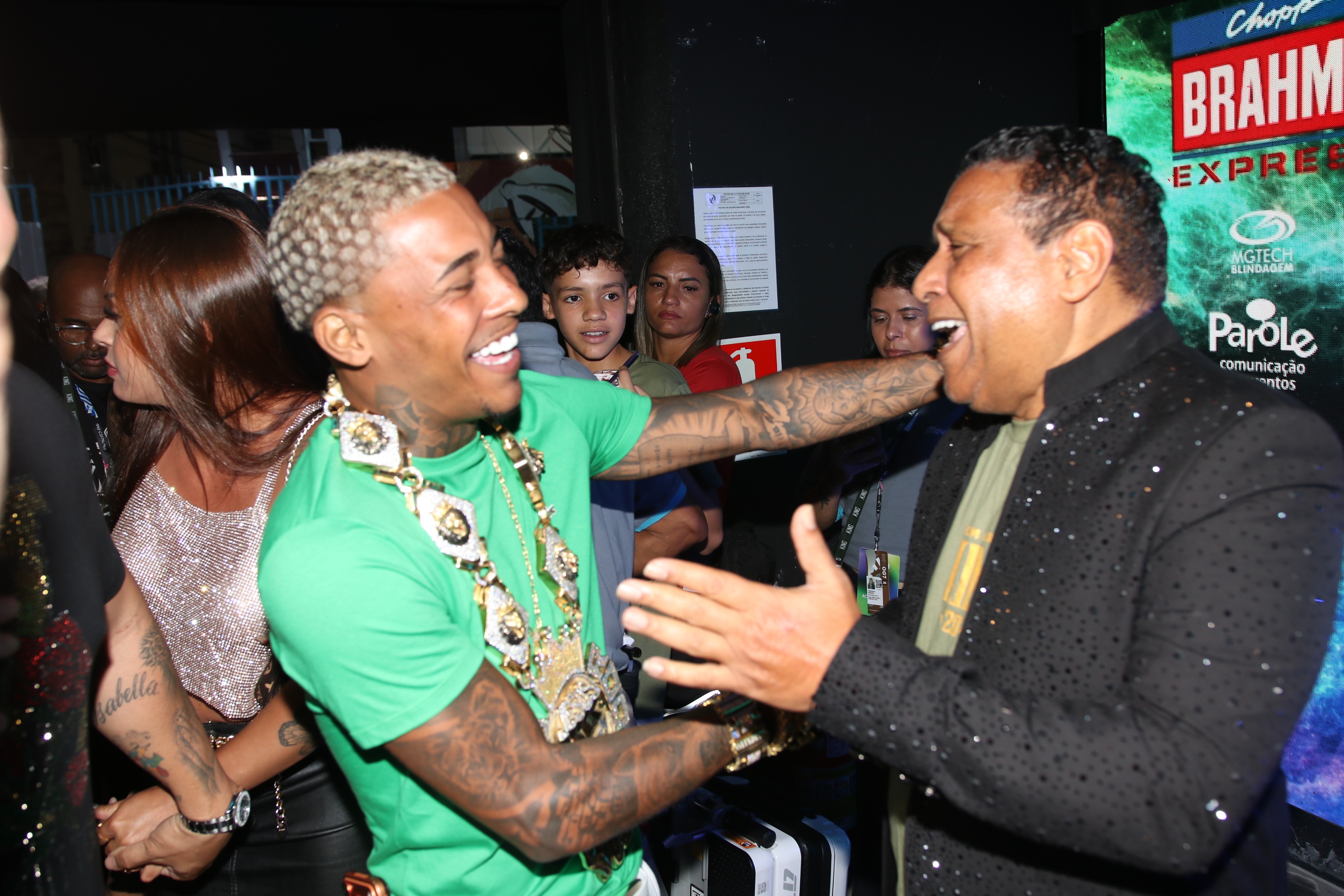 Poze do Rodo vai de megacolar à Sapucaí e tieta Stevie B