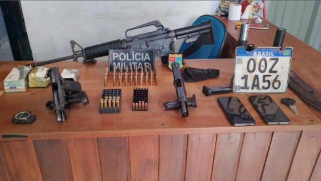 Suspeitos de duplo homicídio são presos com armas na BR-317, no AM
