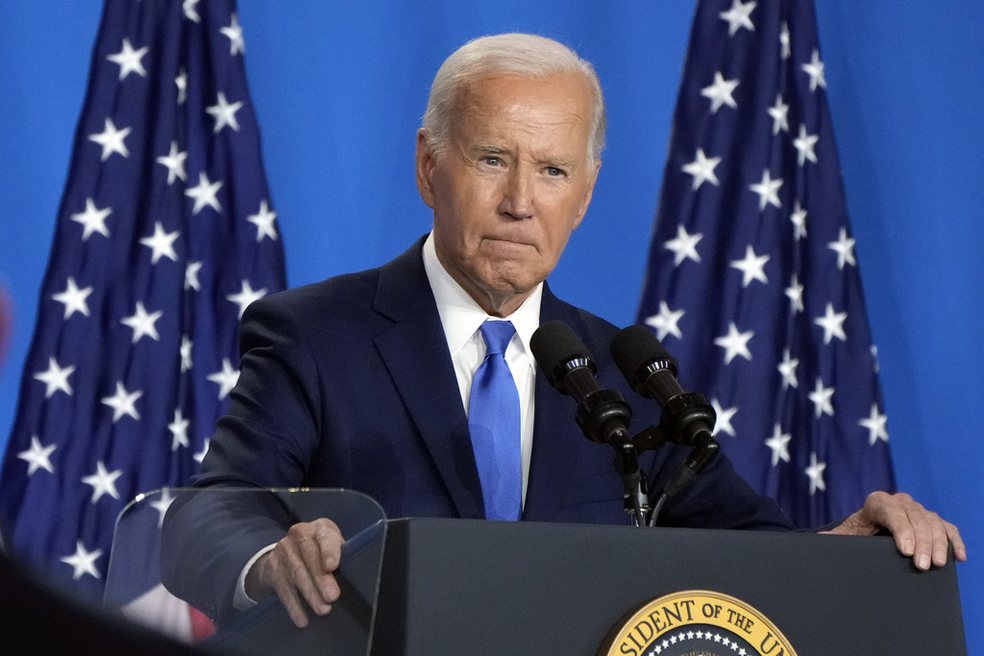 O presidente Joe Biden fala em entrevista coletiva em 11 de julho de 2024, em Washington. O presidente Joe Biden desistiu da corrida para a Casa Branca em 2024 no domingo, 21 de julho, encerrando sua candidatura à reeleição após um debate desastroso com Donald Trump que levantou dúvidas sobre sua aptidão para o cargo apenas quatro meses antes da eleição. — Foto: AP Photo/Jacquelyn Martin