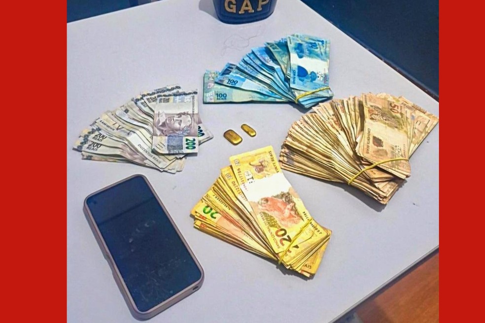 O material foi apreendido e suspeito preso — Foto: Polícia Militar
