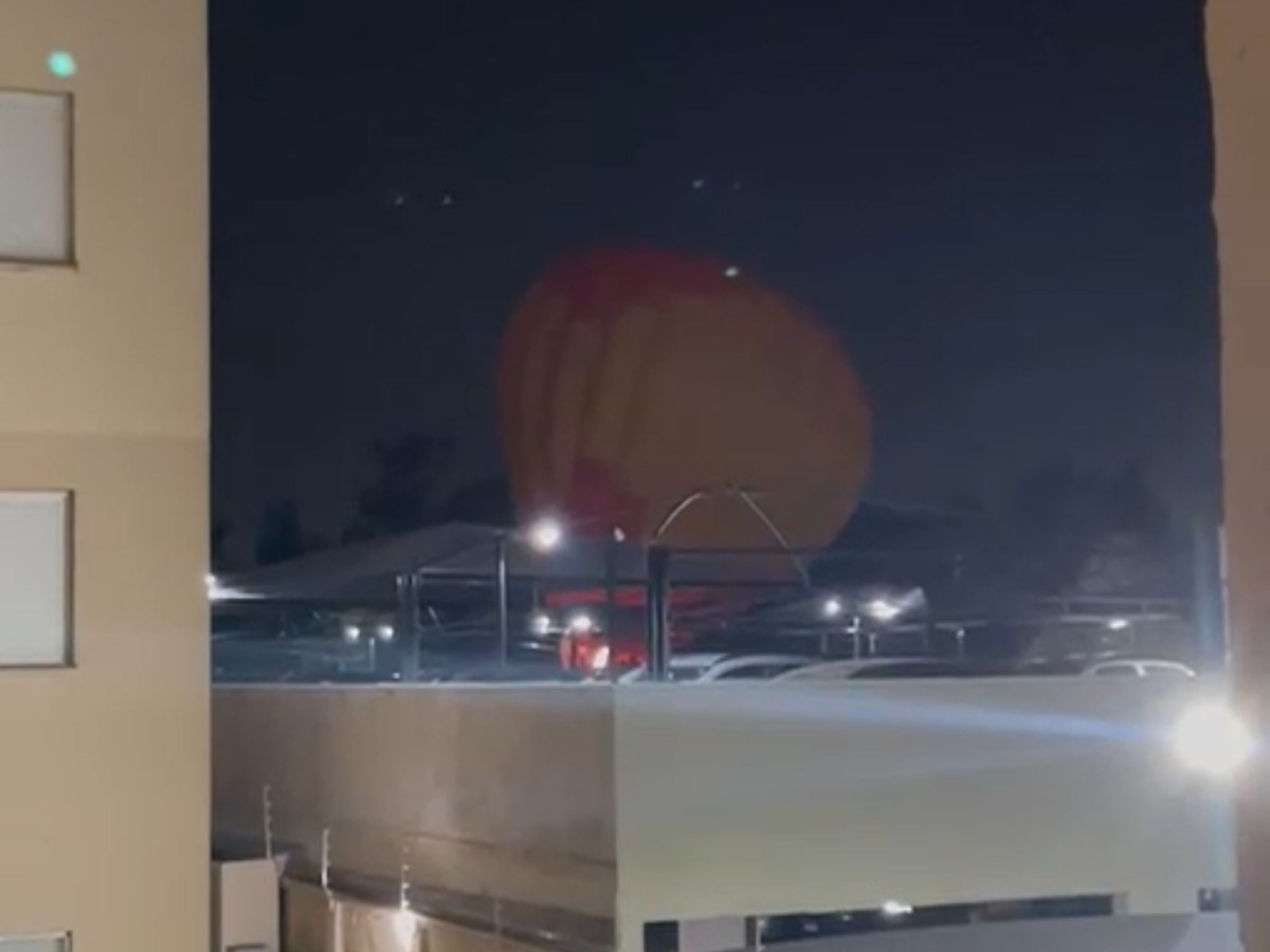 VÍDEO: Moradores filmam balão tentando alçar voo perto de condomínio residencial em Hortolândia