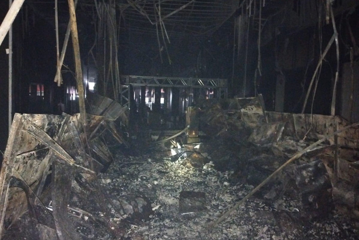 Incêndio em shopping mobiliza bombeiros e faz time da Série B evacuar hotel anexo na Grande Florianópolis 