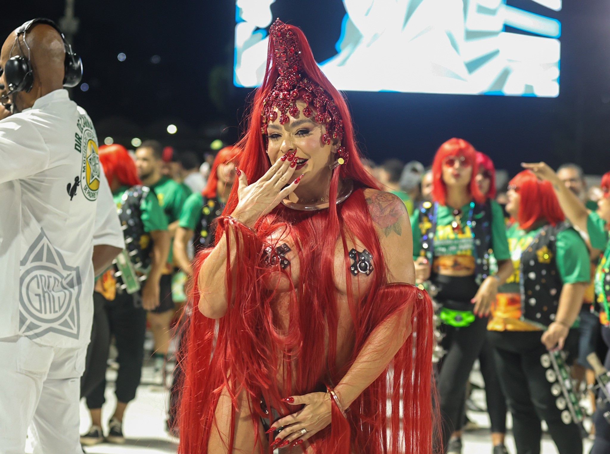 Fabíola Andrade de tapa-sexo, Evelyn Bastos de indígena e Mileide Mihaide de jardim: veja os looks das rainhas no 1º ensaio técnico 