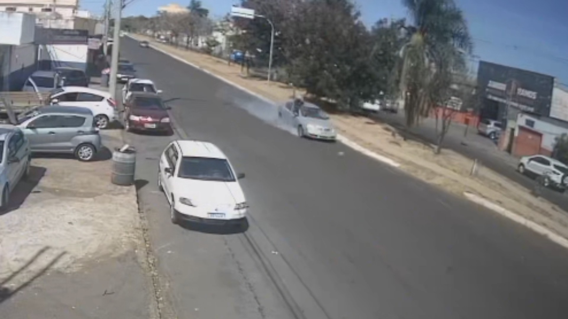VÍDEO: Idosa tenta atravessar avenida e é lançada ao ar ao ser atropelada no Bairro Santa Rosa, em Uberlândia