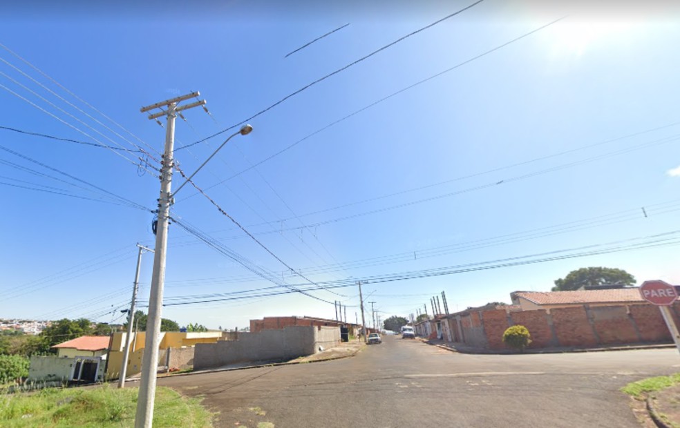 Acidente aconteceu na Rua Antenor Serra, no Jardim Monte Mor, em Botucatu (SP) — Foto: Google Maps/Reprodução