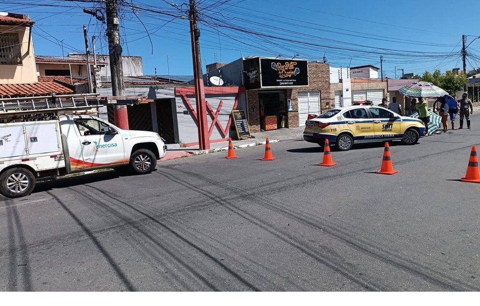 Trânsito foi fechado para atendimento das vítimas do acidente em Aracaju — Foto: SMTT/Aracaju