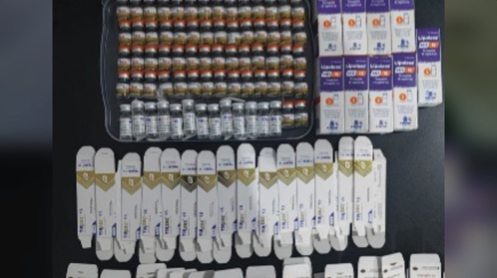 Mulher guarda 80 ampolas de remédio para emagrecer em geladeira de casa de passagem e é detida em SC