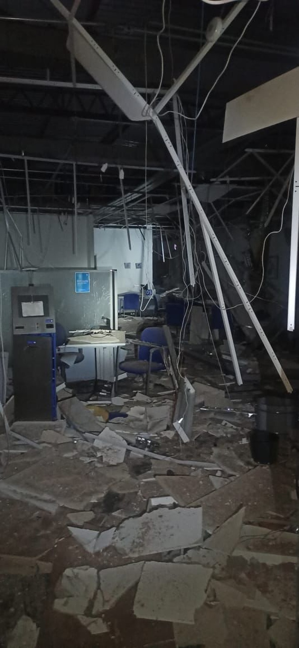 Criminosos explodem agências bancárias em Paraibuna, SP — Foto: Reprodução