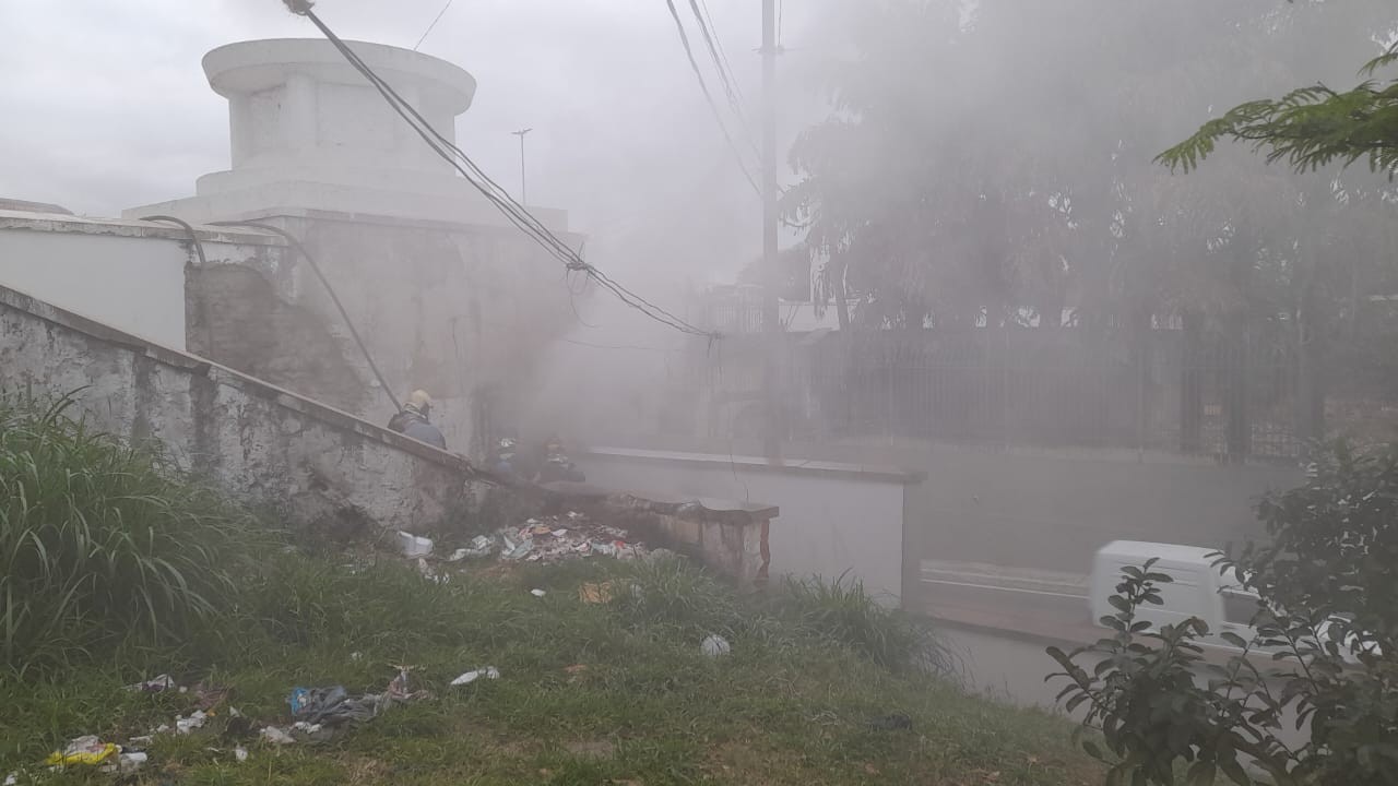 Incêndio embaixo da Ponte das Bandeiras, na Zona Norte de SP, deixa uma pessoa ferida