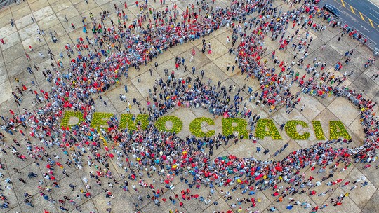 'Ainda estamos aqui', diz Lula em evento que marca 2 anos de ataque golpista - Foto: (Ricardo Stuckert / PR)