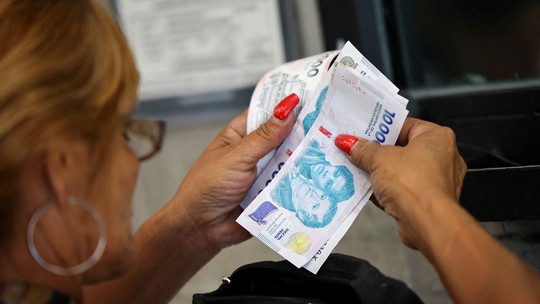 Na Argentina, jornal e DVD contam mais que streaming na inflação; veja o que isso significa para Milei - O Indec, equivalente ao IBGE no país vizinho, está reformulando o índice oficial de preços, desatualizado há muitos anos. Para economistas, a inflação pode ficar mais alta quando o indicador passar a refletir melhor os hábitos de consumo atuais.