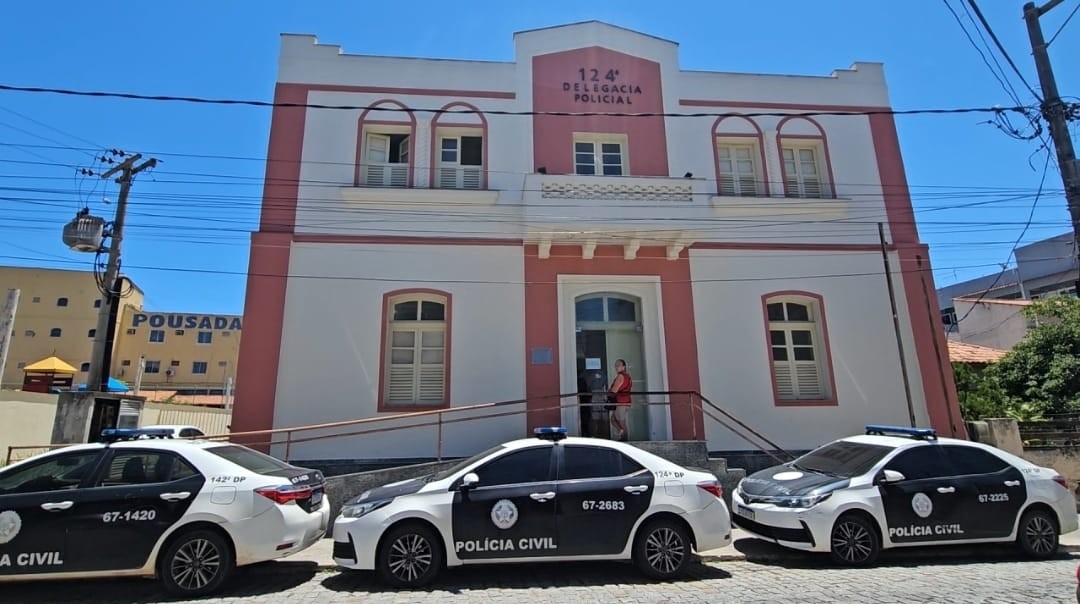 Polícia investiga morte de mulher dentro de uma casa em Saquarema