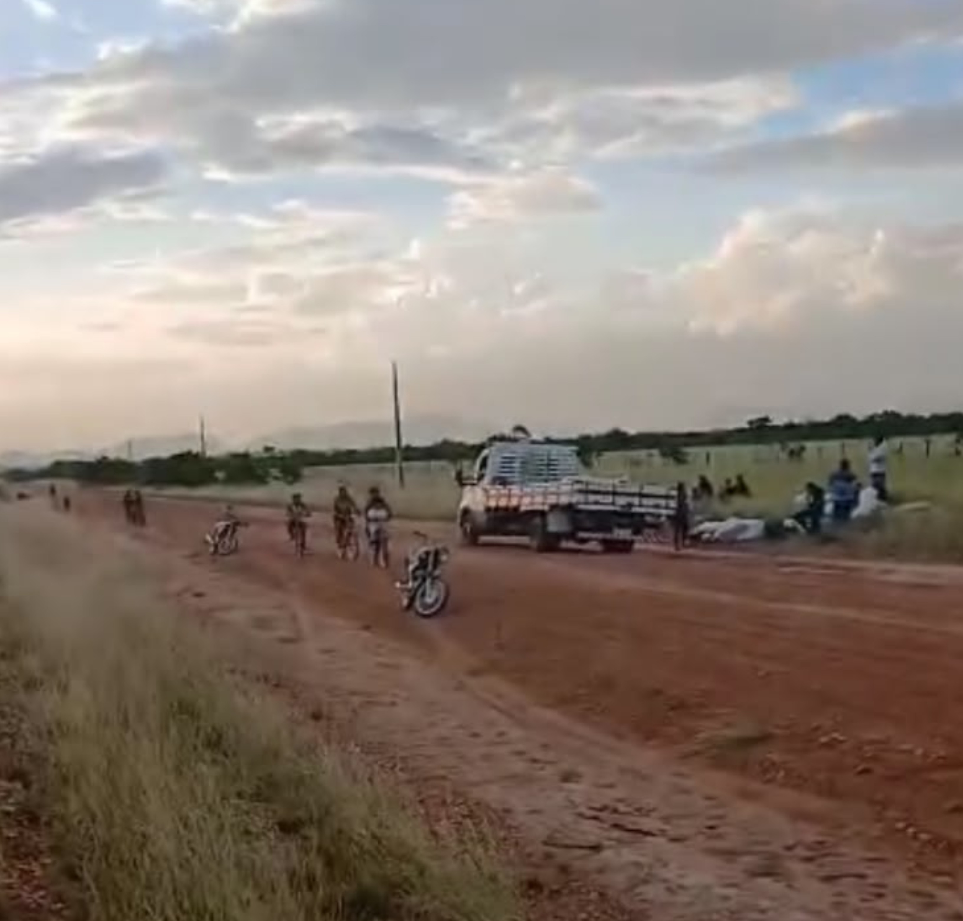 Homem morre após cair de carroceria de caminhão do governo em Roraima