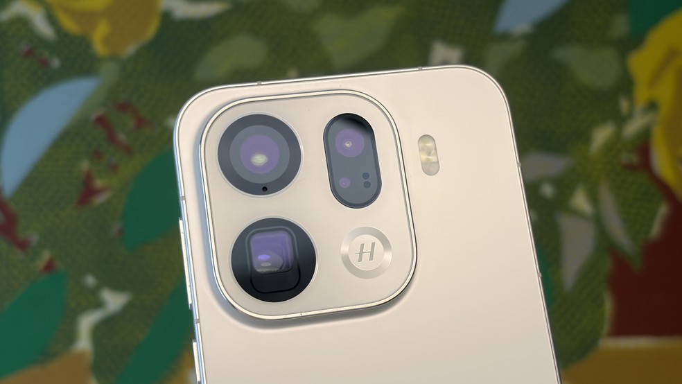 Detalhe da câmera traseira do Oppo Find X9 Pro — Foto: Henrique Martin/g1