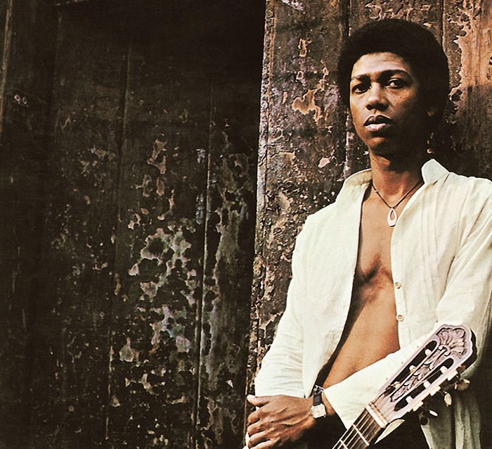 Djavan relança primeiro álbum, feito há 50 anos, em edição remixada que traz versões inéditas de faixas do LP de 1976