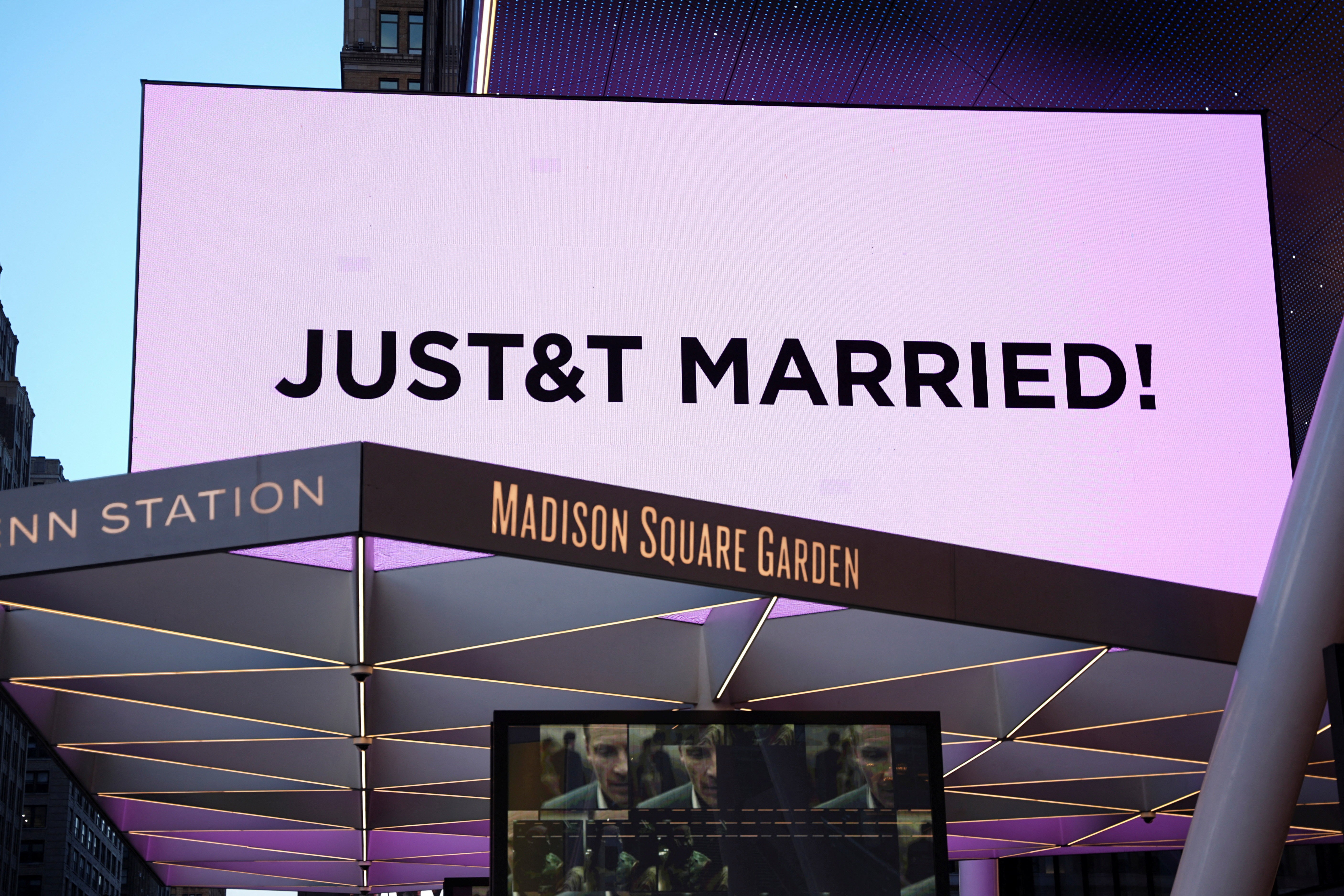 Taylor Swift e Travis Kelce se casam: Telão do Madison Square Garden anuncia união