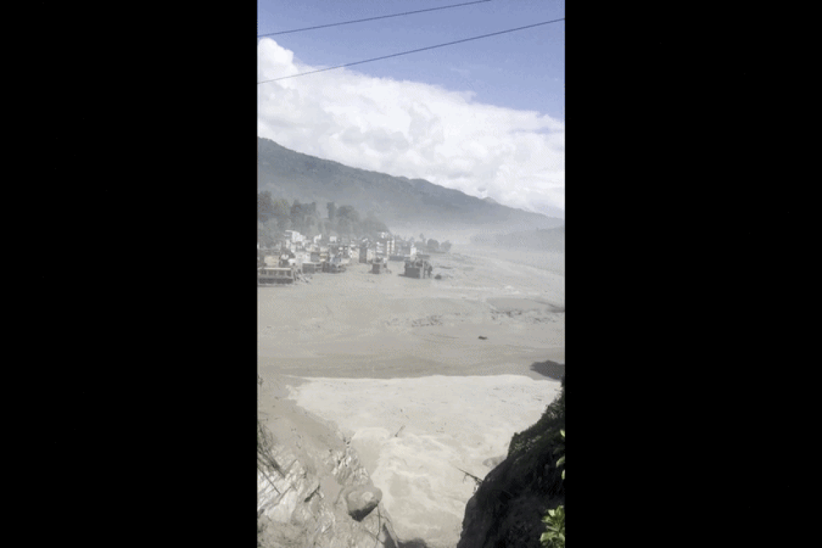 Inundação repentina deixa mortos e destruição em vilas na fronteira do Nepal com o Tibete; VÍDEO