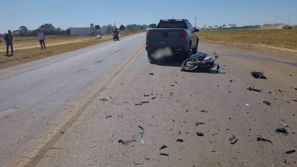 Adolescente morre acidente moto caminhonete MG-235 São Gotardo — Foto: Polícia Militar Rodoviária/Divulgação