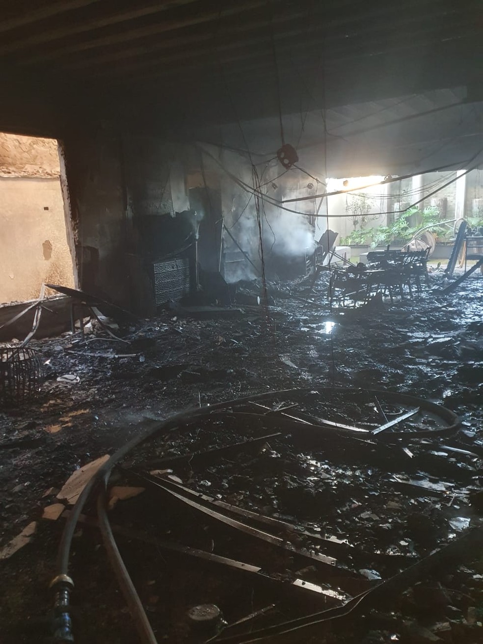 Babá e bebê morrem em incêndio em casa dentro de condomínio de luxo em Maringá — Foto: Corpo de bombeiros/ divulgação