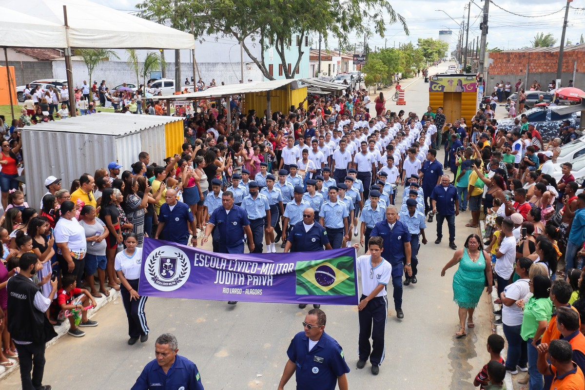 Rio Largo, AL, decide manter escola cívico-militar após fim de programa do Governo Federal