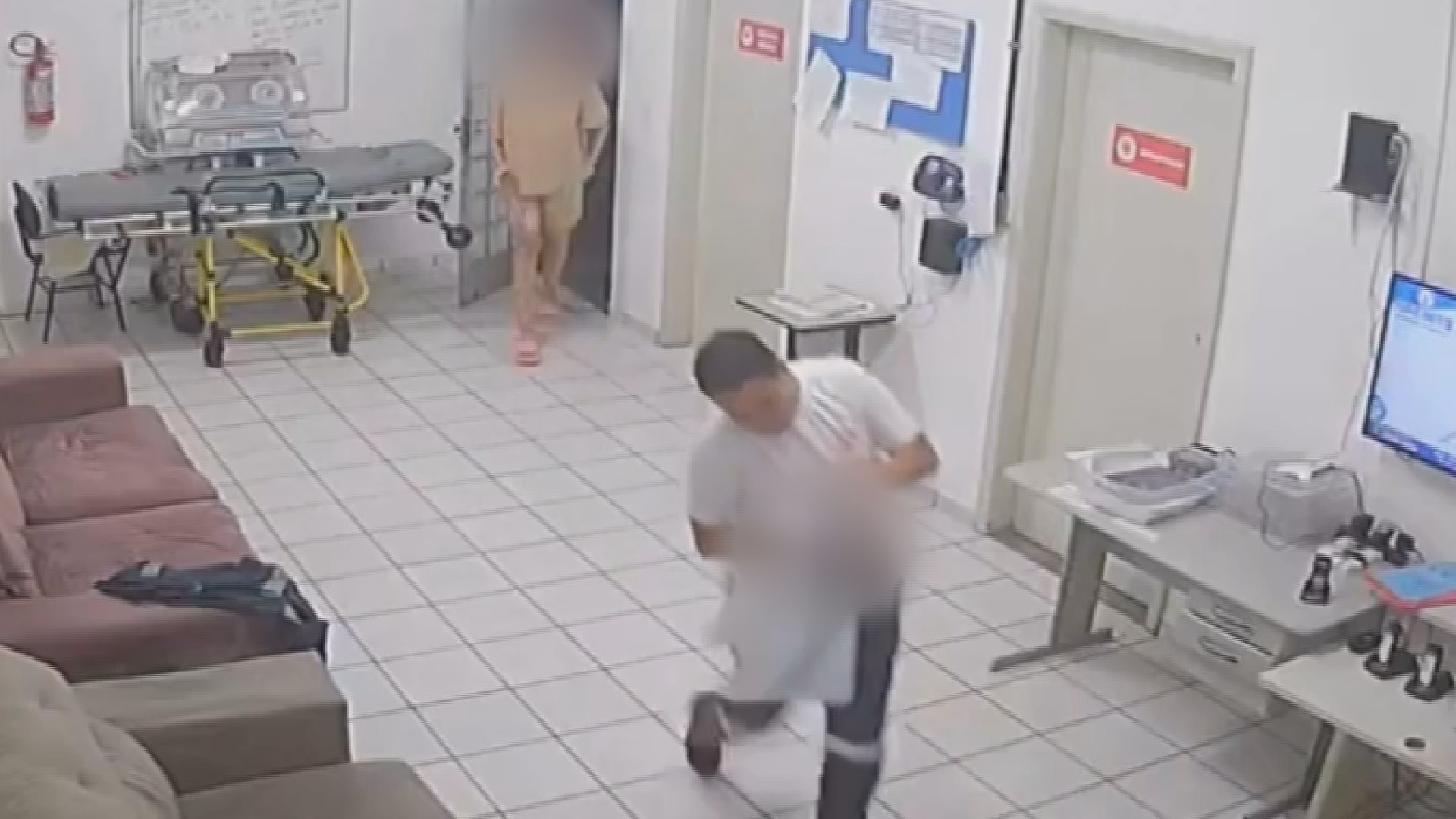 VÍDEO: Samu socorre recém-nascido engasgado após casal buscar por ajuda na central, no Paraná