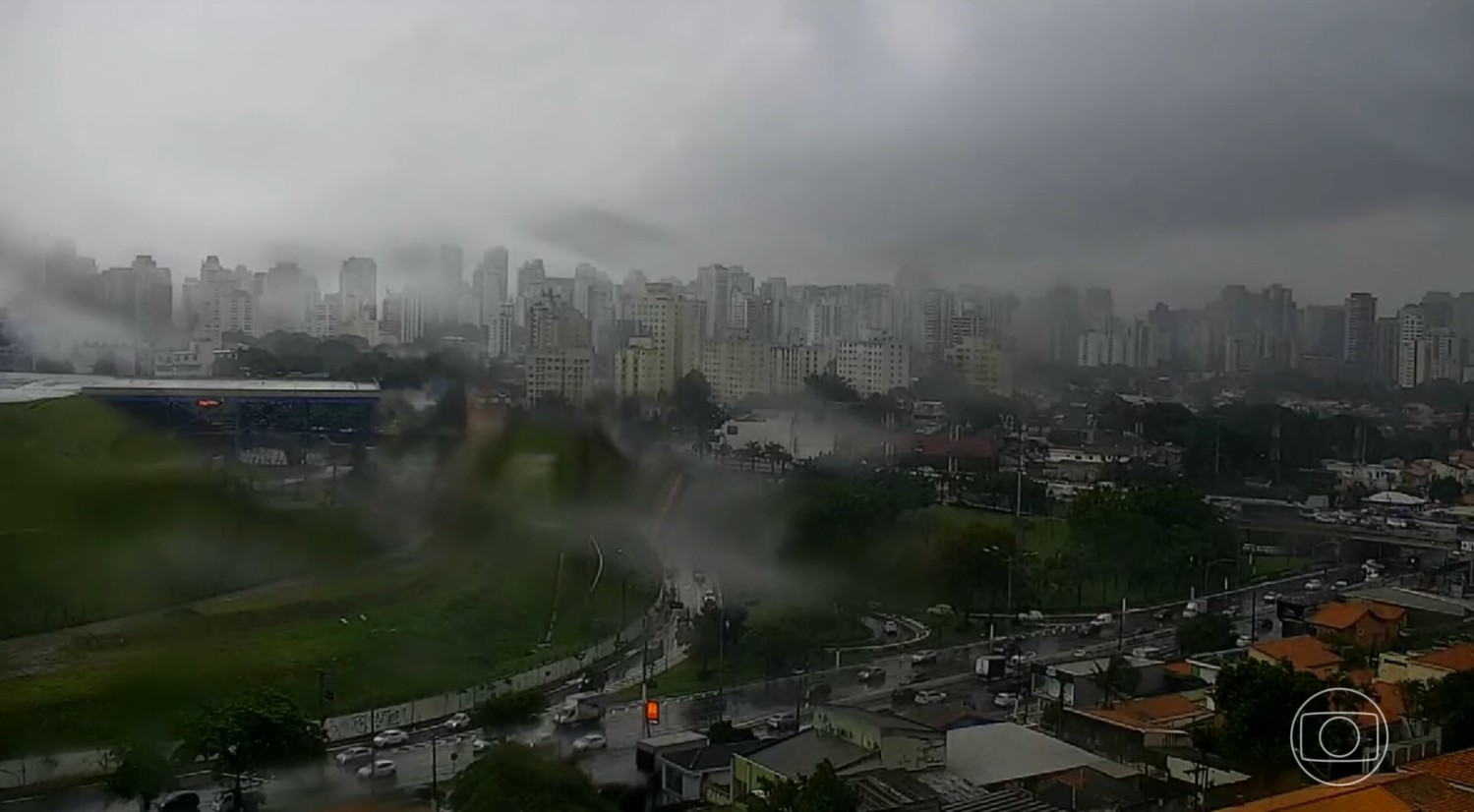 Chuva rápida e volumosa atinge Região Metropolitana de São Paulo | G1