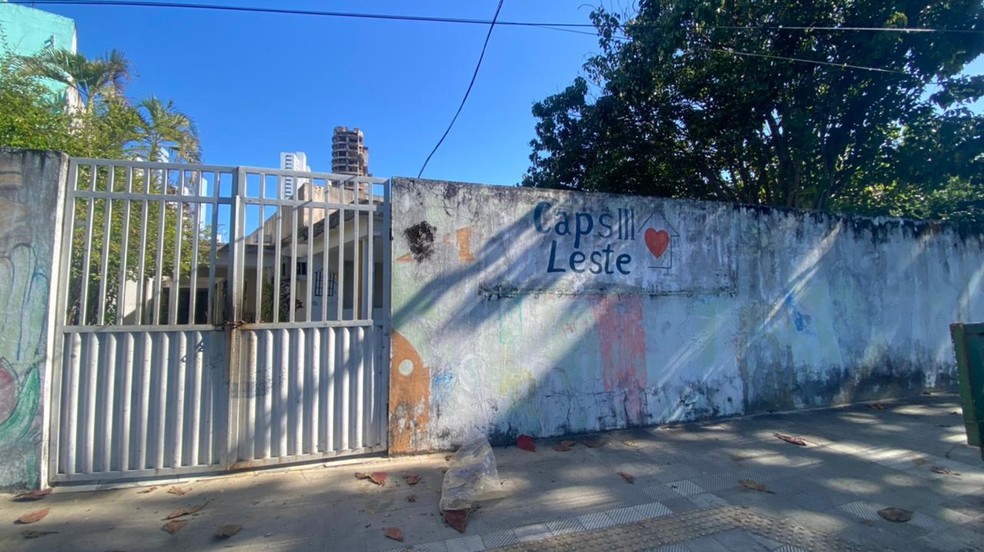 Portão do Caps estava fechado na tarde desta quarta-feira — Foto: Francielly Medeiros/Inter TV Cabugi