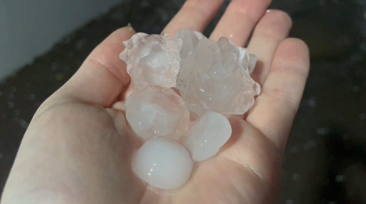 Granizo, chuva e vento de até 90 km/h: previsão indica possibilidade de tornado e microexplosão após virada no tempo no RS