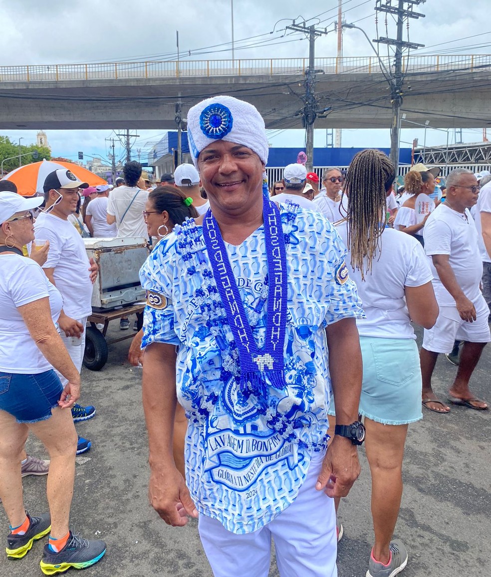 Mario dos Santos Filho pediu triunfos do Esporte Clube Bahia na Lavagem do Bonfim — Foto: Árisson Carvalho / g1 Bahia