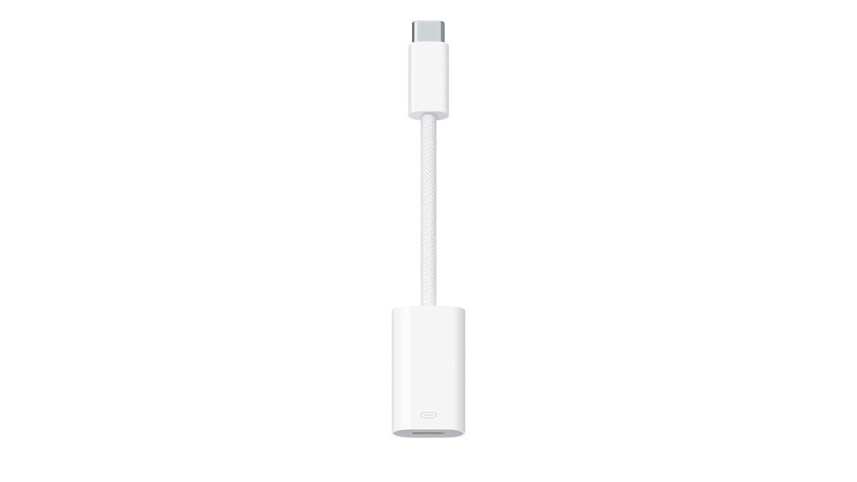 Apple launches R9 adapter after announcing iPhone 15 with USB-C input