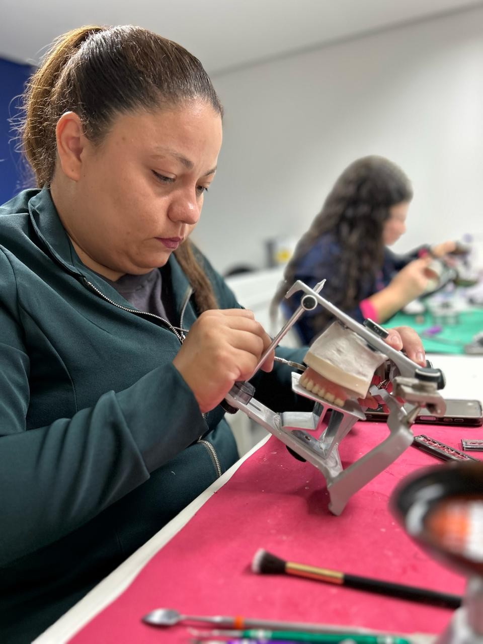 UNIGRAVES amplia formação técnica em Prótese Dentária para Bauru e região