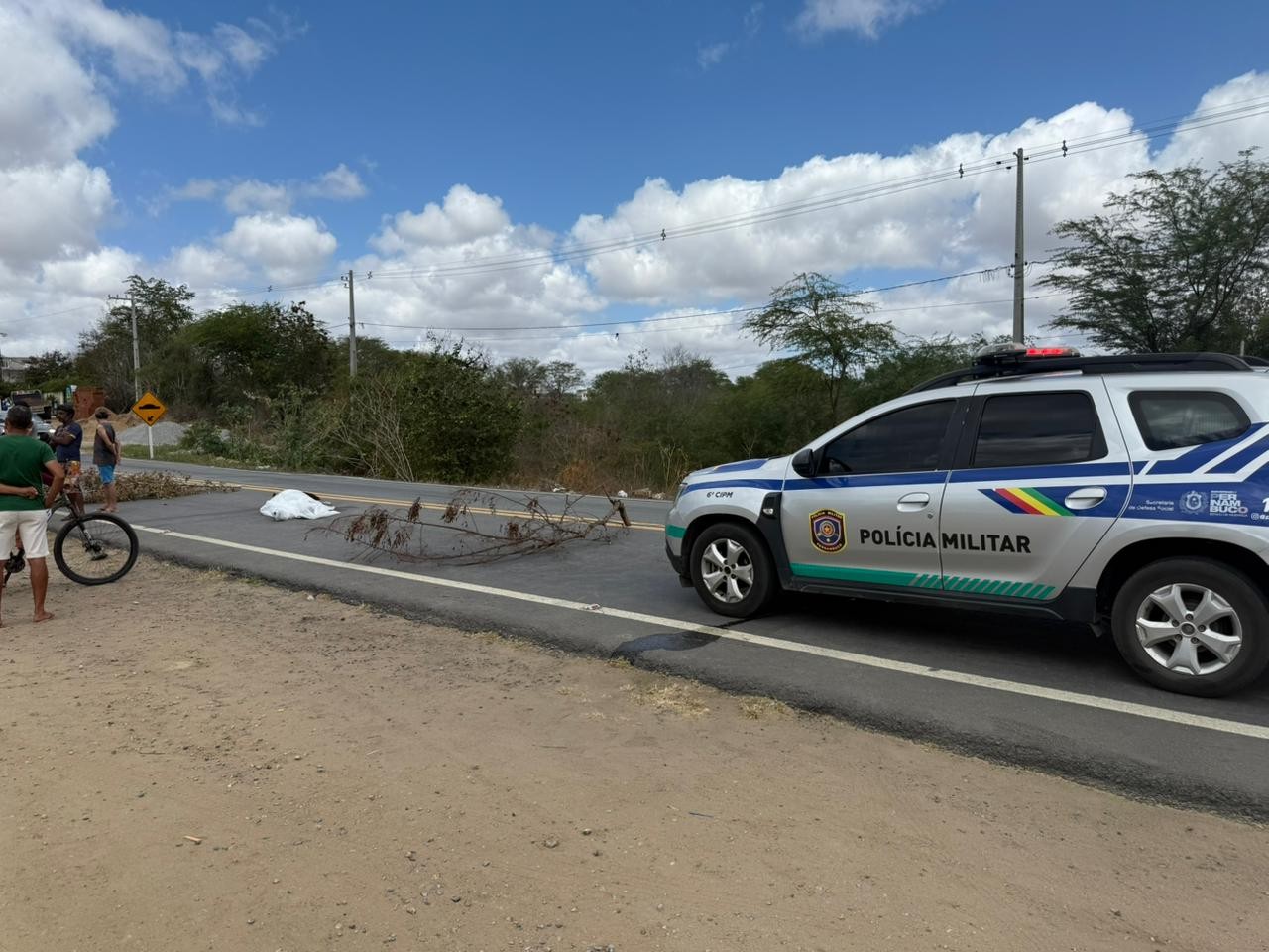 Homem morre e outros dois ficam feridos após acidente na PE-95, no interior de PE