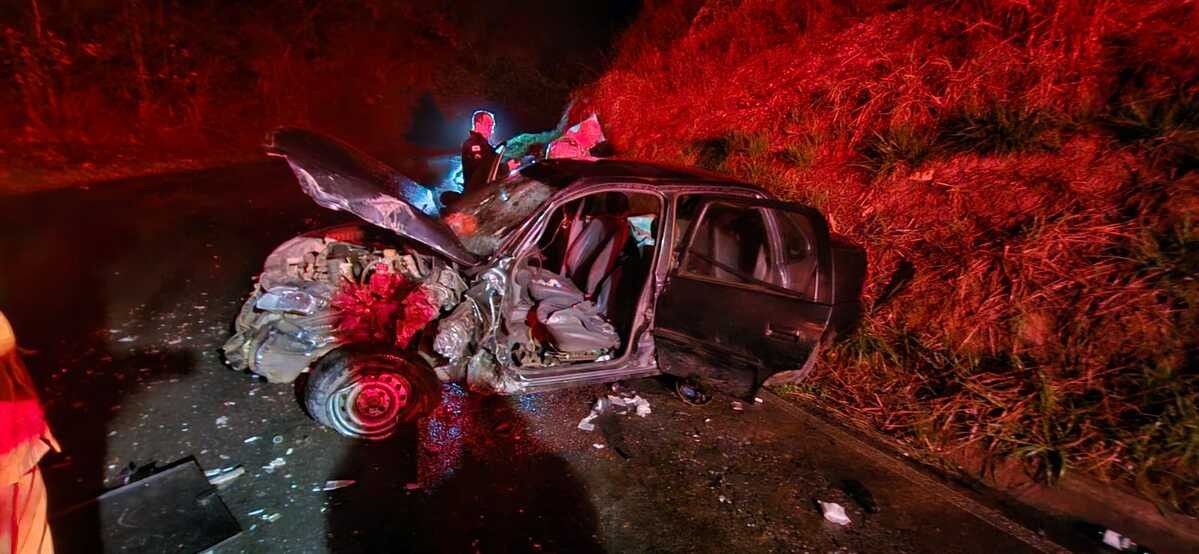 Motorista com sinais de embriaguez causa acidente com carreta de leite na MG-353, em Juiz de Fora