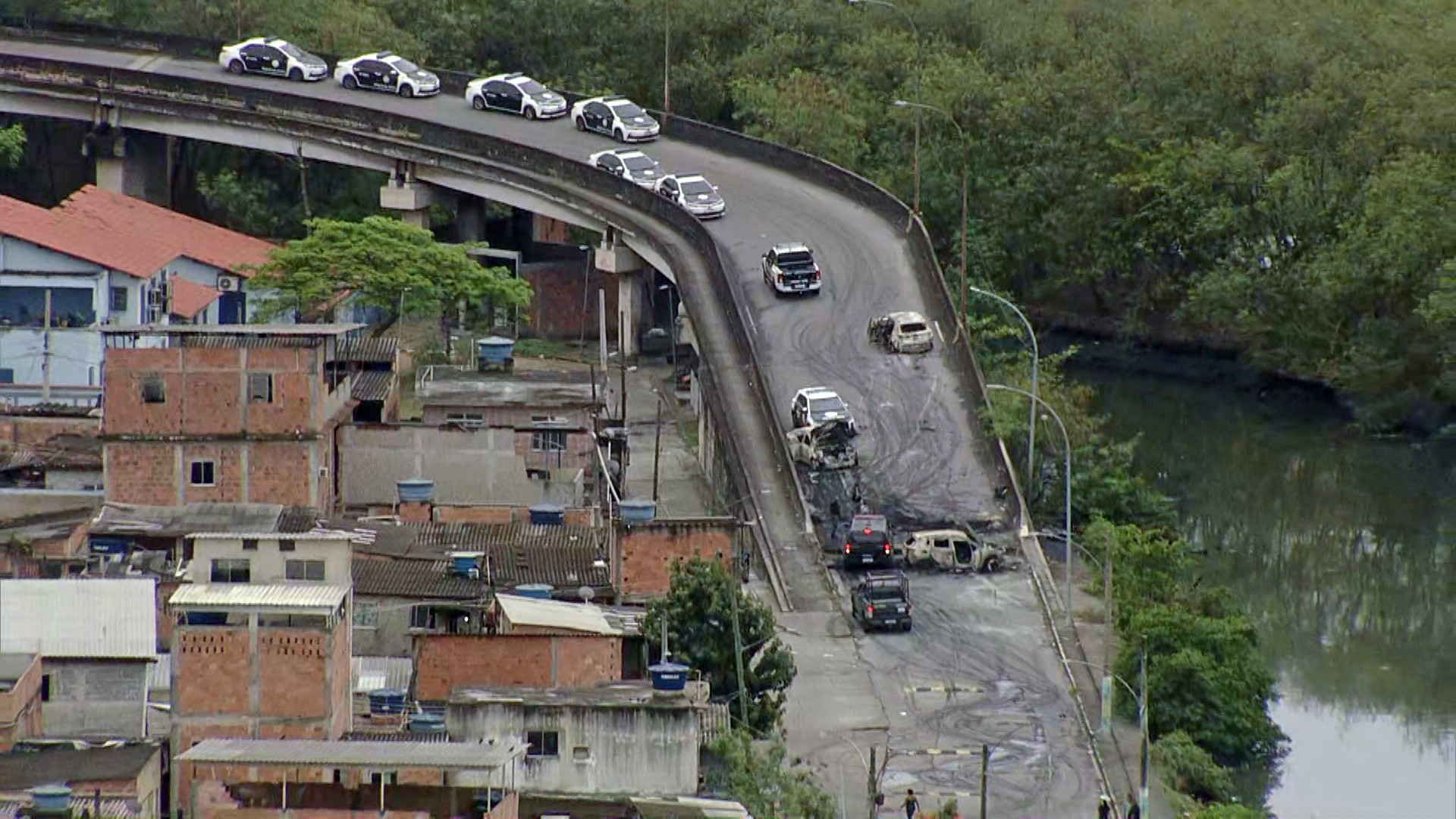 Operação conjunta mira integrantes do TCP no Complexo de Israel após dias de confrontos e ataques em vias expressas