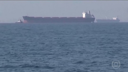 Tensão em Ormuz: Irã ameaça fechar estreito horas após reabertura - Programa: Jornal da Globo 