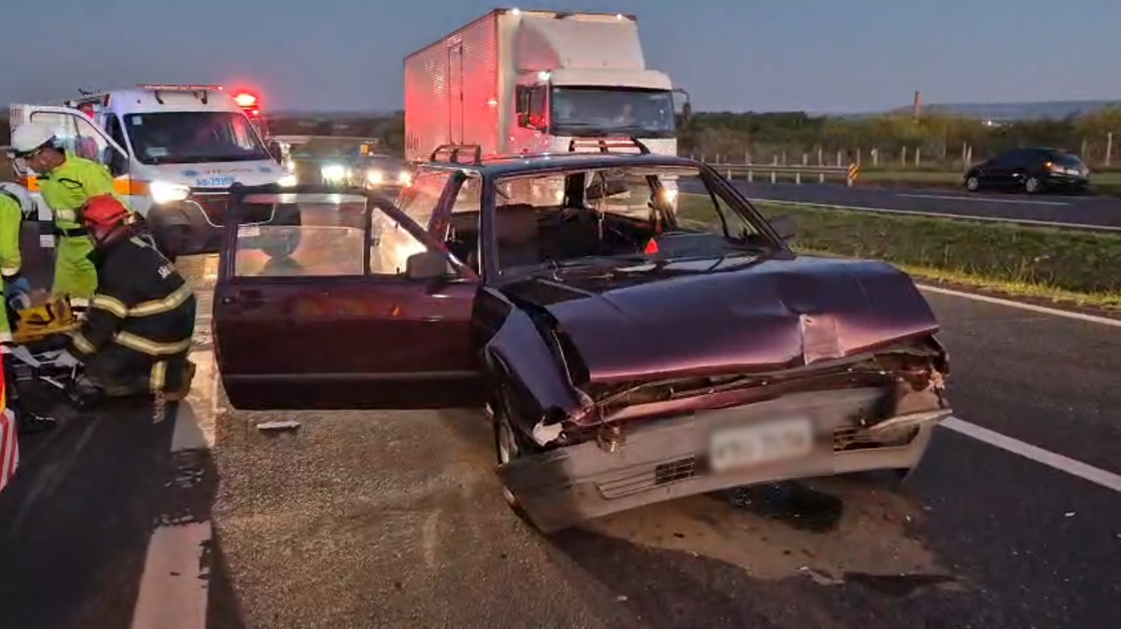 Morre passageiro de carro que bateu em carreta na Rodovia Ronan Rocha em Franca, SP