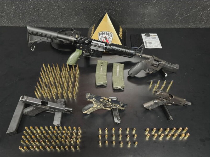 Suspeitos de envolvimento com o Comando Vermelho são presos em BH com armas de uso restrito