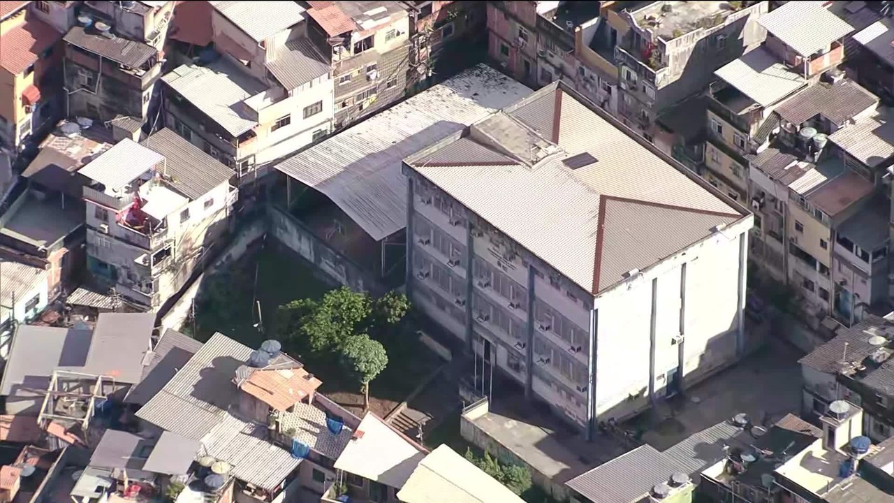 Explosão de panela deixa três feridos ao lado de escola na Rocinha