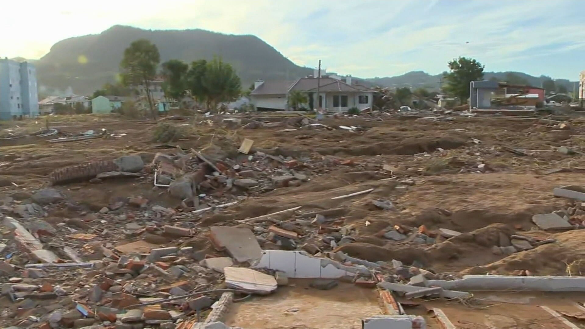 Enchentes no RS: moradores do Vale do Taquari veem o que restou das cidades