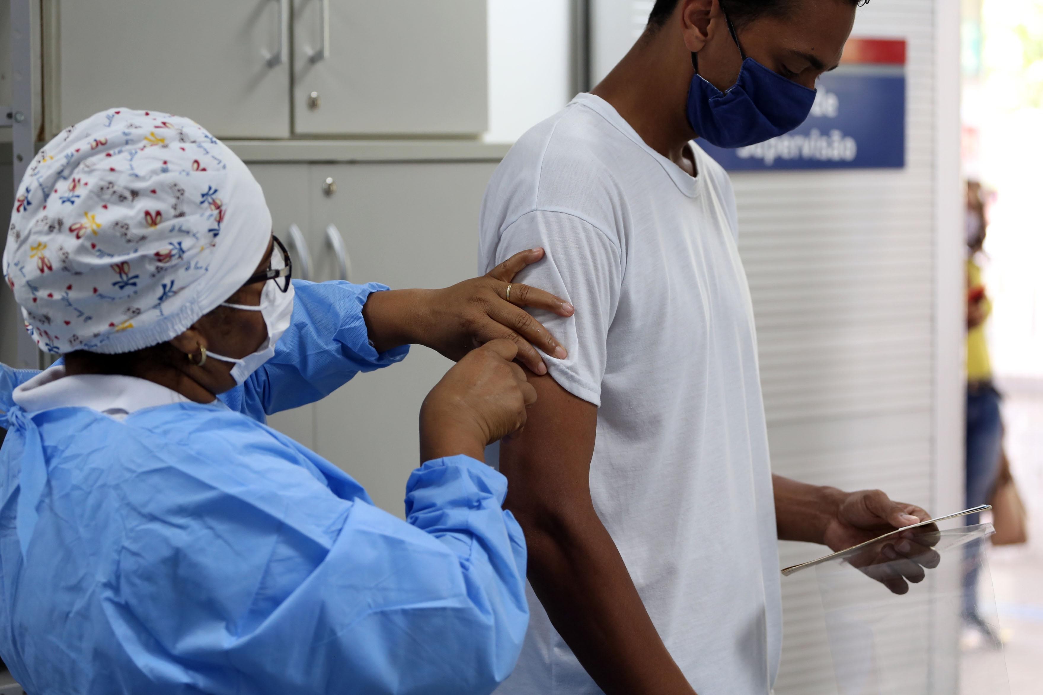Fortaleza terá mutirão de vacinação contra a Covid neste sábado; confira a lista de postos 