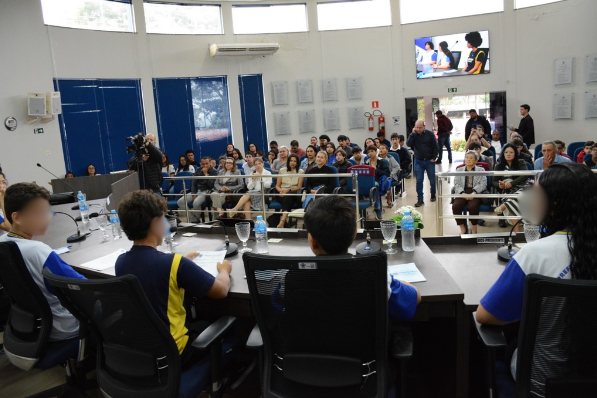 Vereadora mirim aponta prejuízos pedagógicos e cobra fim de salas multisseriadas em Álvares Machado