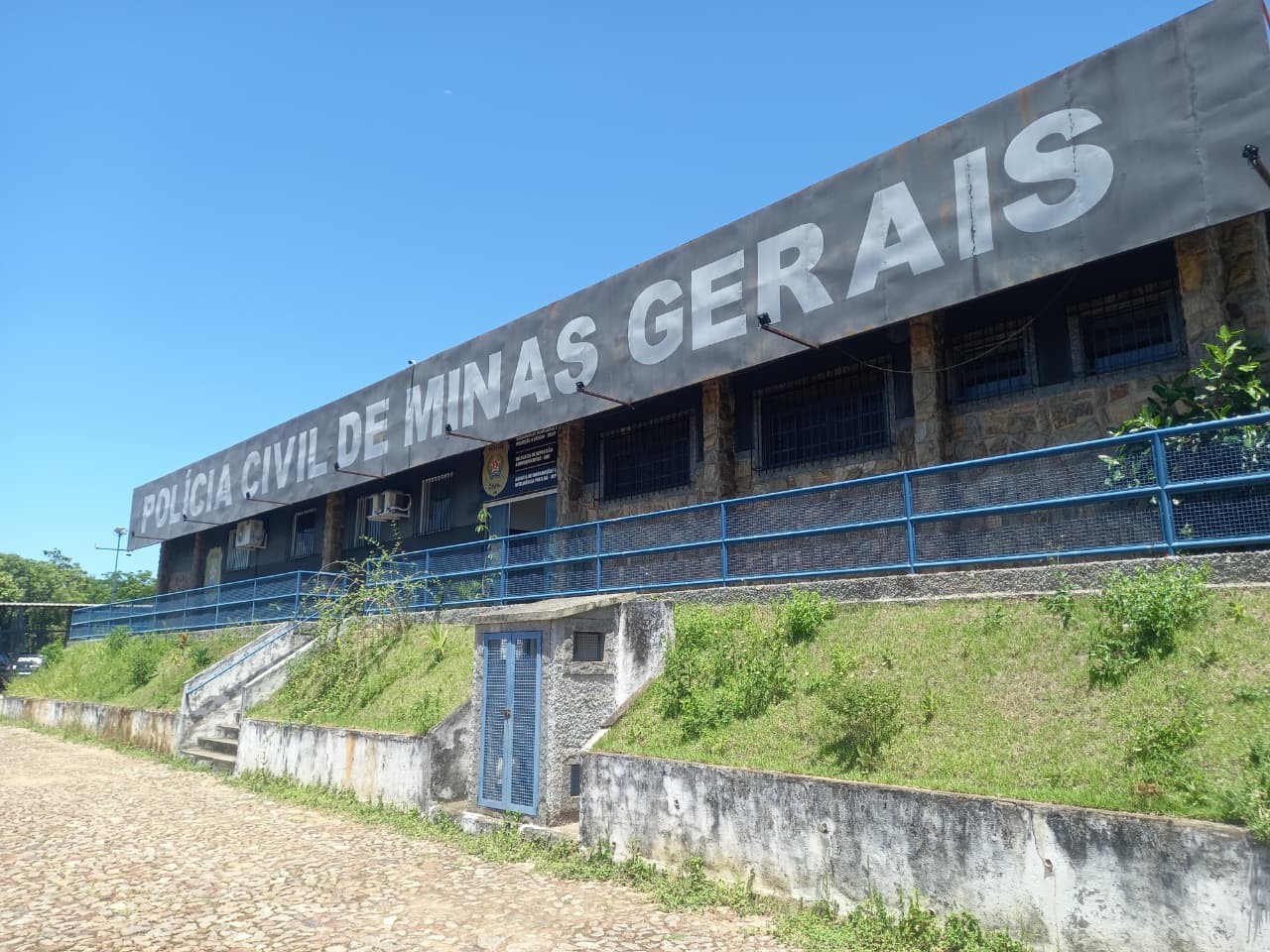 Mulher é presa suspeita de esfaquear o marido em bar em Muriaé 