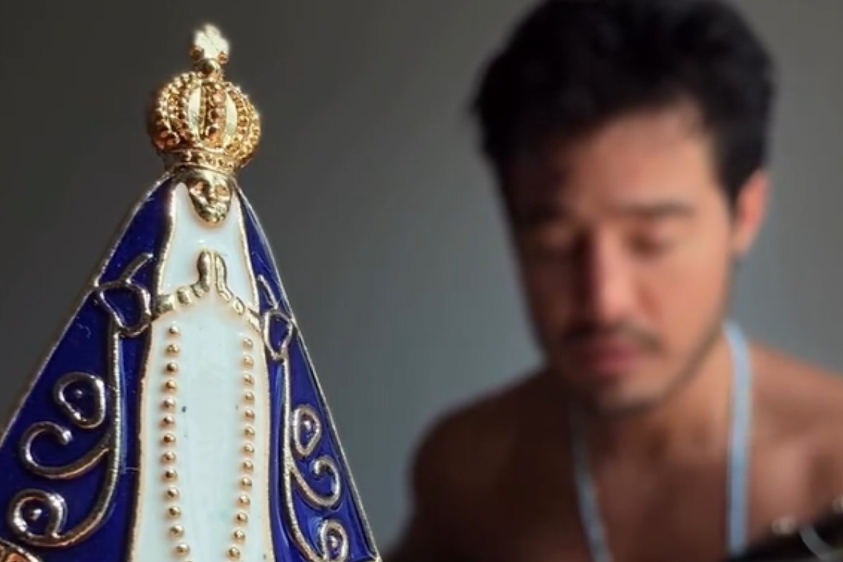 VÍDEO: Tiago Iorc canta 'Romaria', em homenagem à Nossa Senhora Aparecida