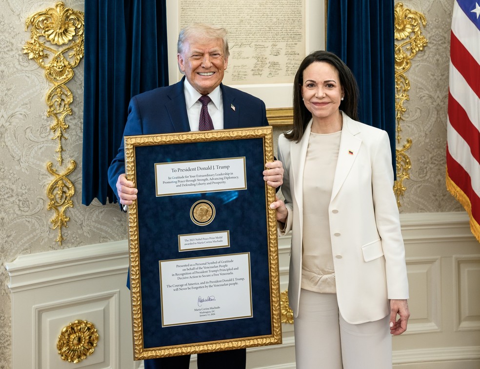 Trump diz ter recebido medalha do Nobel da Paz como 'presente' de María Corina Machado — Foto: Reprodução: X